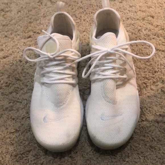 Women’s Nikes size 9 - Picture 2 of 3